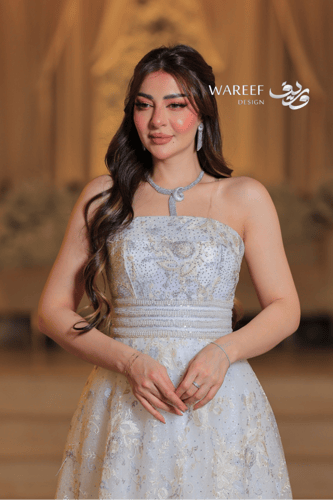 فستان بيج طويل بدون اكمام مزين بالشك المشجر بتصميم...