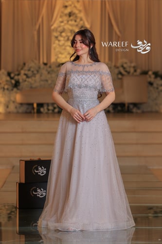 فستان بيج مزين بالتطريز الفخم