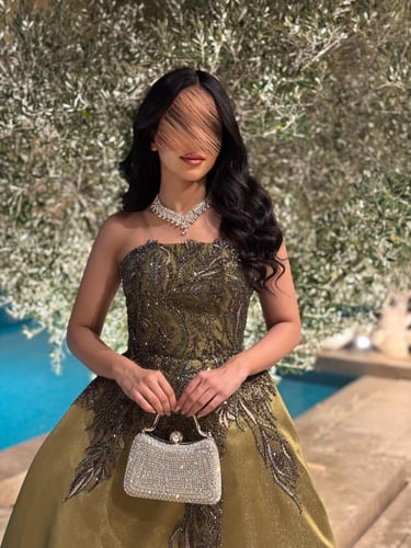 فستان سهرة زيتي فاخر بتصميم كلوش