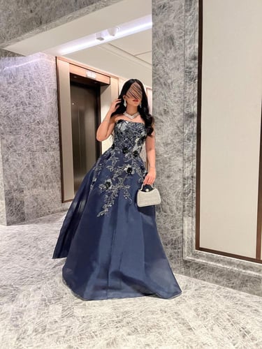 ‎فستان توب كحلي طويل مزين بنقوش أنيقة