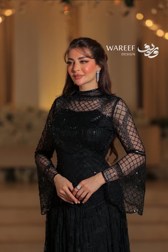 فستان سهره باللون الاسود و بكمام شفاف