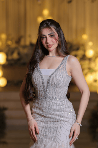 فستان سهرة شامبين مطرز بتفاصيل ريشية وقصة ميرميد أ...