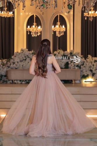 فستان سهره ون شولدر باللون اللحمي