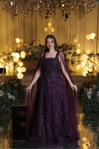 فستان سهرة بنفسجي غامق مطرز مع كاب شفاف أنيق