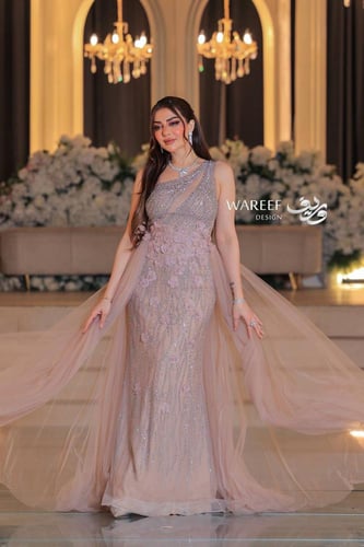 فستان سهره ون شولدر باللون اللحمي