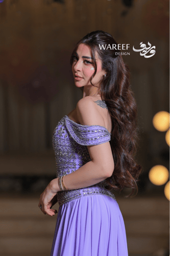 فستان سهرة لافندر فاخر بتطريز فضّي راقٍ وتصميم أكت...