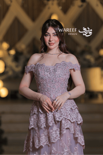 فستان سهرة دانتيل بطبقات متدرجة وتطريز فاخر