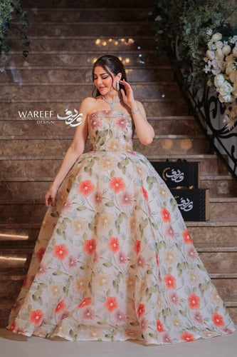 فستان ملكة فخم مزين بالشك المورد