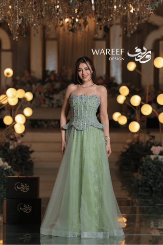 فستان سهرة أخضر فستقي بتطريز كريستالي وقصّة كورسيه...