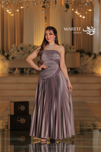 فستان رمادي موف بتطريز لامع وتنورة كسرات تصميم A-L...