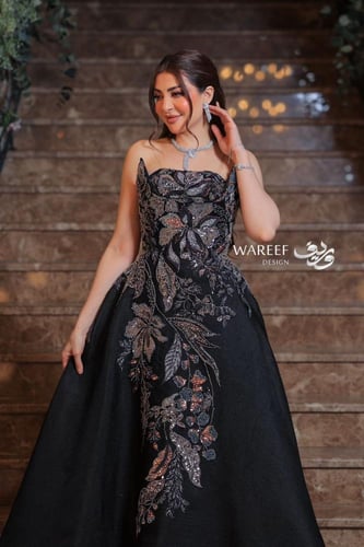 فستان سهره اسود مزين بالشك المشجر