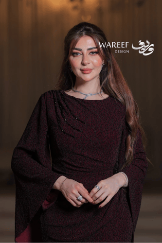 فستان سهرة برغندي طويل بقصة ضيقة أكمام كاب واسعة ق...