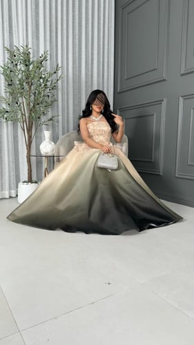 فستان سهرة اومبريه بياقة مكشوف