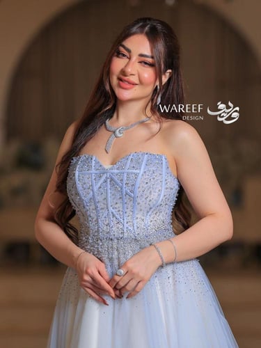 فستان سهره تل سماوي مزين بالفصوص