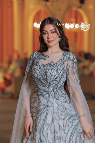 فستان طويل بتطريز يدوي تيفاني بتصميم أوراق متداخلة...