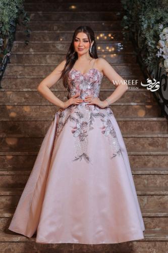 فستان سهره باللون الوردي مزين بالشك