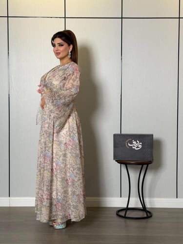 فستان ناعم فلورال ناعم بقصّة أميرة وأكمام شفافة أن...