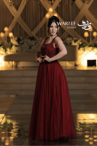 فستان سهرة بورغندي طويل بتطريز يدوي فاخر وتنورة تو...