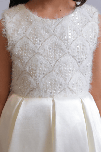 فستان بناتي بتطريز فاخر وفيونكة خلفية كبيرة