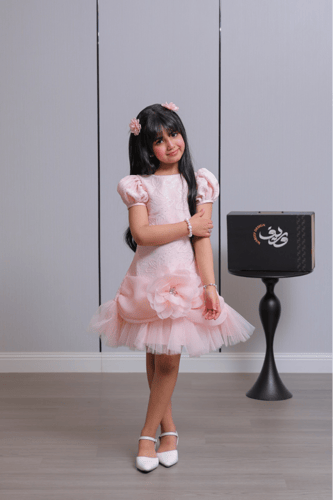 فستان بناتي وردي مزهر مع تنورة تول ولمسة زهور ناعم...