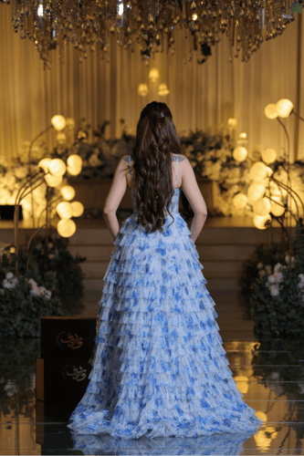 فستان سهرة أزرق سماوي بطبقات تول مزخرفة وقصة كورسي...