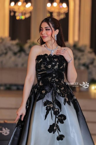 فستان سهره بدرجات الرمادي مزين بالشك المشجر