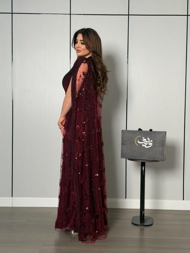فستان خمري لامع بكاب تول مطرّز فاخر