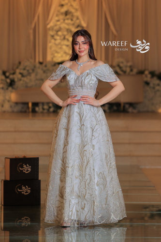 فستان بيج اوف شولدر مزين بالشك المشجر