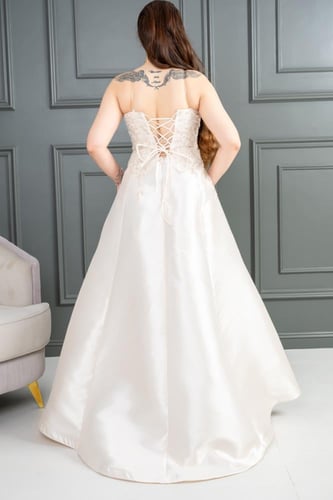 فستان سهرة بنطريز كلفه منطقه الصدر