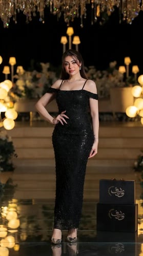 فستان سهرة عودي مطرّز بالكامل بالترتر الفاخر بقصة...