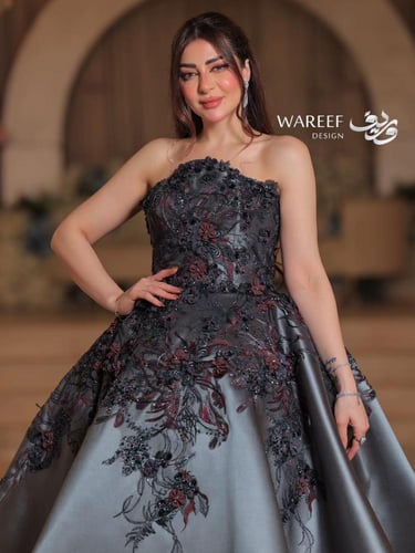 فستان ملكه فخم بتصميم فريد باللون الرمادي الغامق