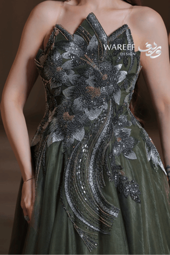 فستان سهرة زيتي منفوش بتطريز زهري فاخر ولمسات ترتر...