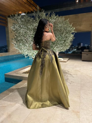 فستان سهرة زيتي فاخر بتصميم كلوش