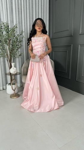 فستان توب ميكادو وردي بتفاصيل أزهار