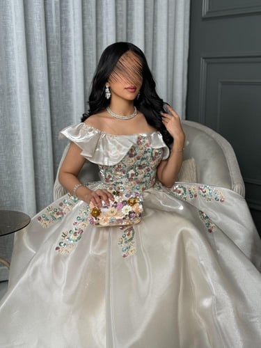 فستان سهرة كلوش بتطريز راقي