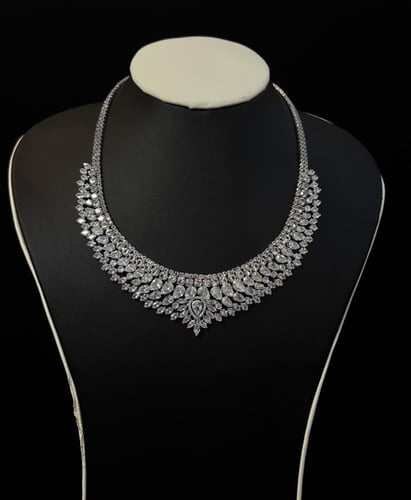 طقم وريف الملكي بتصميم الأوراق المتلألئة