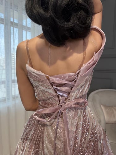 فستان سهرة بكلوش مطرز بكلفة شك مشجرة