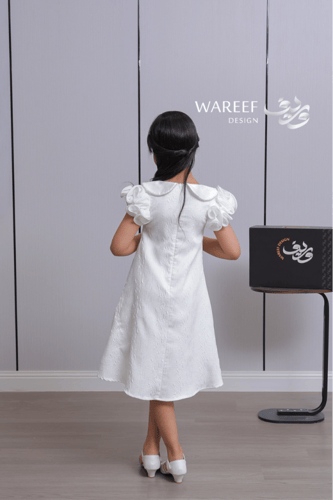 فستان بناتي ناعم بتصميم أميري وأكمام وردية مجسّمة