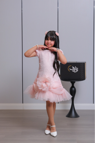 فستان بناتي وردي مزهر مع تنورة تول ولمسة زهور ناعم...