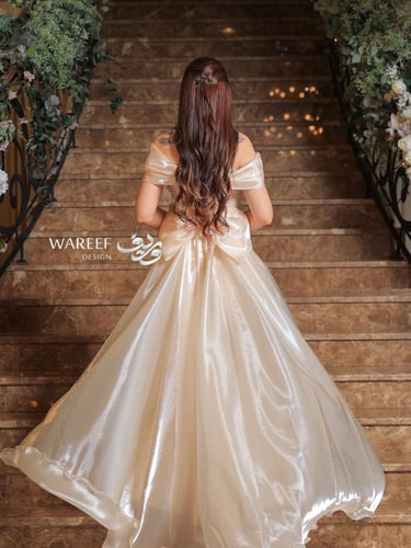 فستان سهرة اوف شولدر باللون البيج