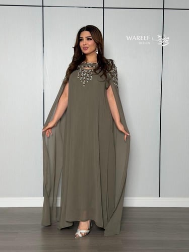 جلابية كاكي فاخرة بكاب وانسيابية ملكية