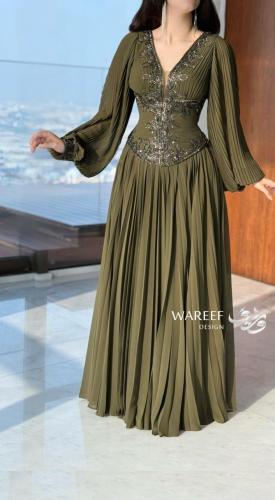 فستان سهرة أخضر زيتوني بتصميم كورسيه مطرّز وتنورة...