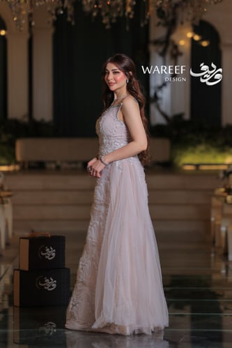 فستان سهرة لحمي كتف واحد تطريز زهور فضية قصة A-Lin...