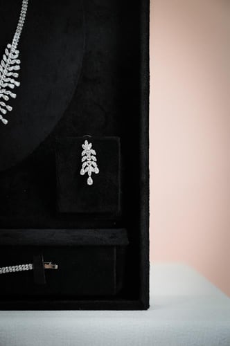 طقم زركون فضي مع ساعة بتصميم فاخر من WAREEF