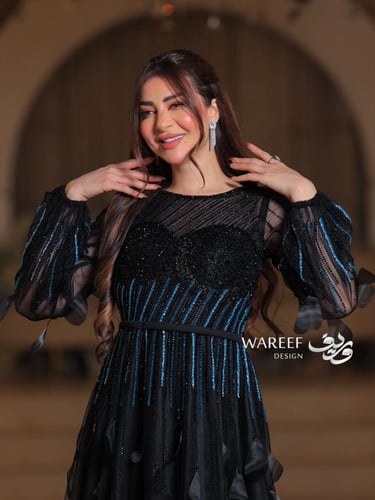فستان سهره اسود مزين بالتطريز