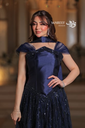 فستان سهرة كحلي طويل من التل بتصميم A-Line أوف شول...