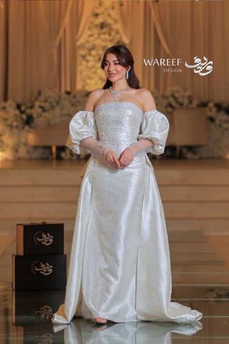 فستان سكري ضيق مع ذيل واكمام منفصله مزين بالقصوص -...