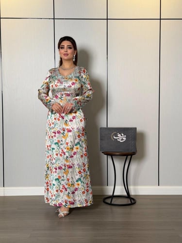 جلابية طويلة بطبعة زهور ربيعية أنيقة