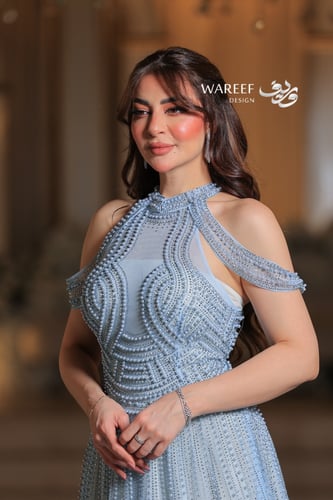 فستان ازرق سماوي ناعم بتطريز فصوص