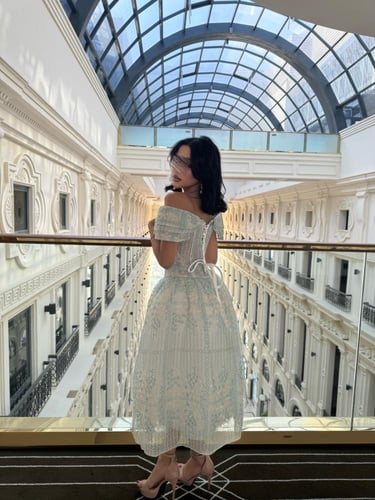 فستان سهره قصير باللون السكري والشك الازرق